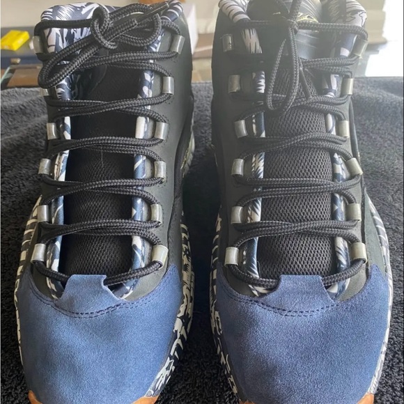 Reebok Iverson Question Mid Roundball - Size 12 - Picture 2 of 4